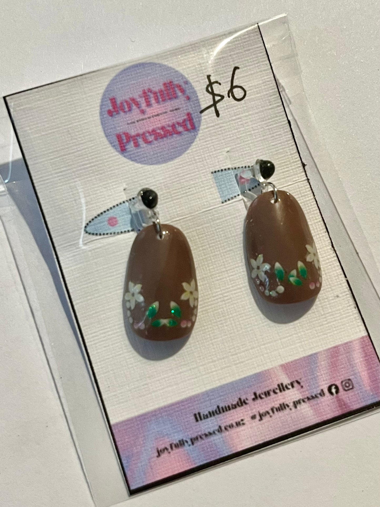 Brown, Clip-on